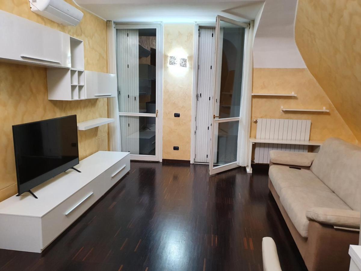 Milano Malpensa Grandi Mansarda Attico Apartment Gallarate Exterior photo